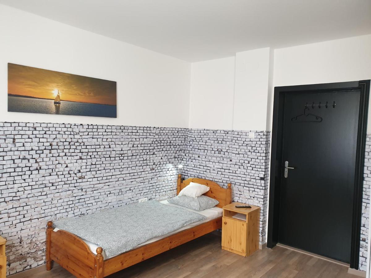 Kid Familia Panzio Balatonszarszo Bed & Breakfast Luaran gambar