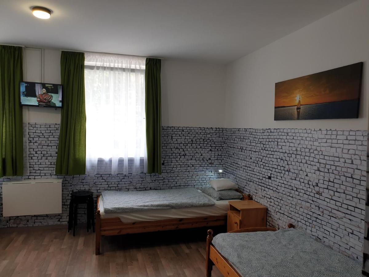 Kid Familia Panzio Balatonszarszo Bed & Breakfast Luaran gambar